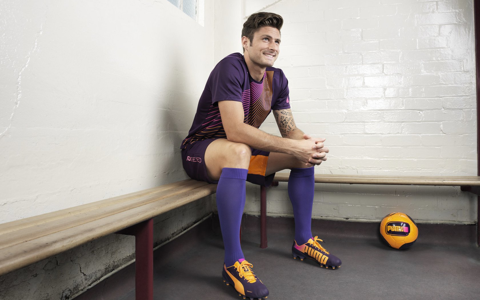 五大联赛长传转移战术对空间撕裂效果的对比分析