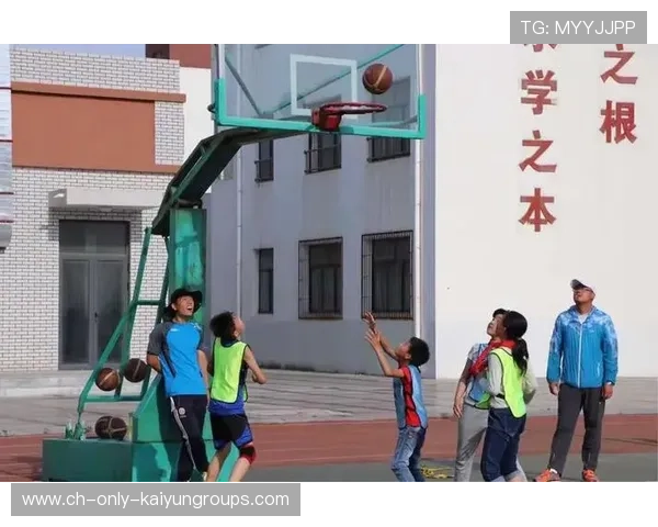 少年梦在篮筐上闪闪发光，少年梦在篮筐上闪闪发光